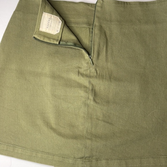Harper Heritage Olive green skirt with buttons in a size Medium - Picture 8 of 9